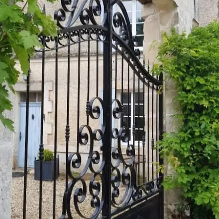 Prázdninový dům La Spacieuse Maison Des Miots Hiersac