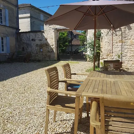 Semesterbostad La Spacieuse Maison Des Miots Saint-Simeux