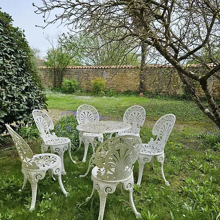 La Spacieuse Maison Des Miots Semesterbostad Saint-Simeux
