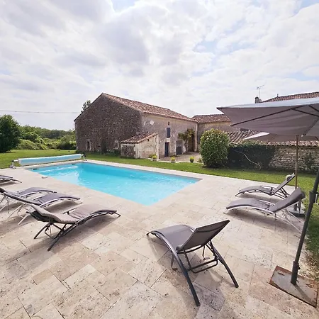 Semesterbostad La Spacieuse Maison Des Miots Saint-Simeux