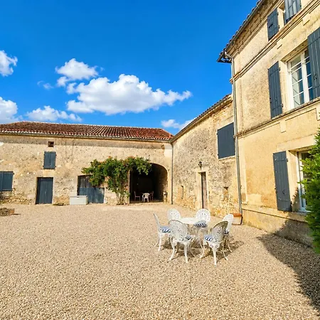 Semesterbostad La Spacieuse Maison Des Miots Saint-Simeux